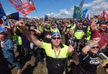 工會示威封鎖碼頭 運中國奶粉滯留