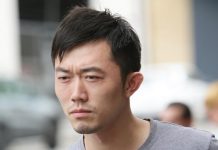 華裔漢疑因家務糾紛 揮刀威脅殺死女室友