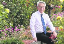 涉促成酒莊買賣收取股份 華裔市長獲證無以權謀私