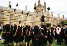 政府擬降學費貸款償還門檻 畢業生年薪4.5萬元需還款