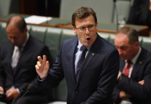 政府擬再提收緊入籍法 稱移民英語差損多元文化