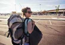 向背包客徵稅或遭法庭封殺