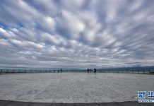 青海茶卡盐湖迎来旅游旺季