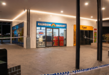 趕走鬧事少年反被打傷!昆州亞裔麵包店老闆遭襲腿骨折入院商鋪被迫關閉